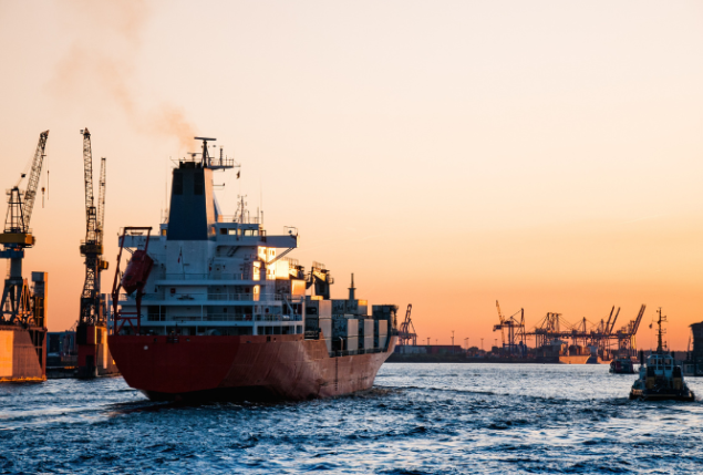 Imagem de embarcação para ilustrar conteúdo sobre frete marítimo no setor químico e petroquímico.